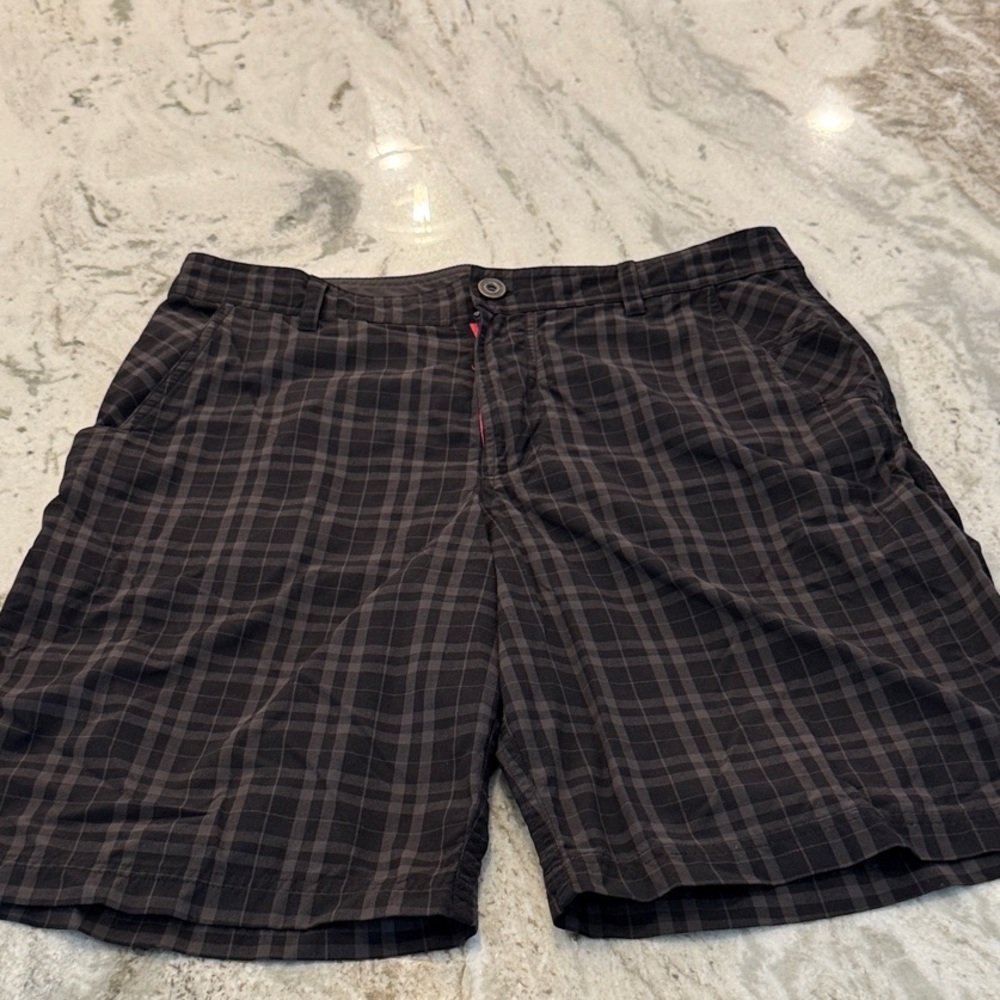 Lululemon Men’s flat front black and grey shorts